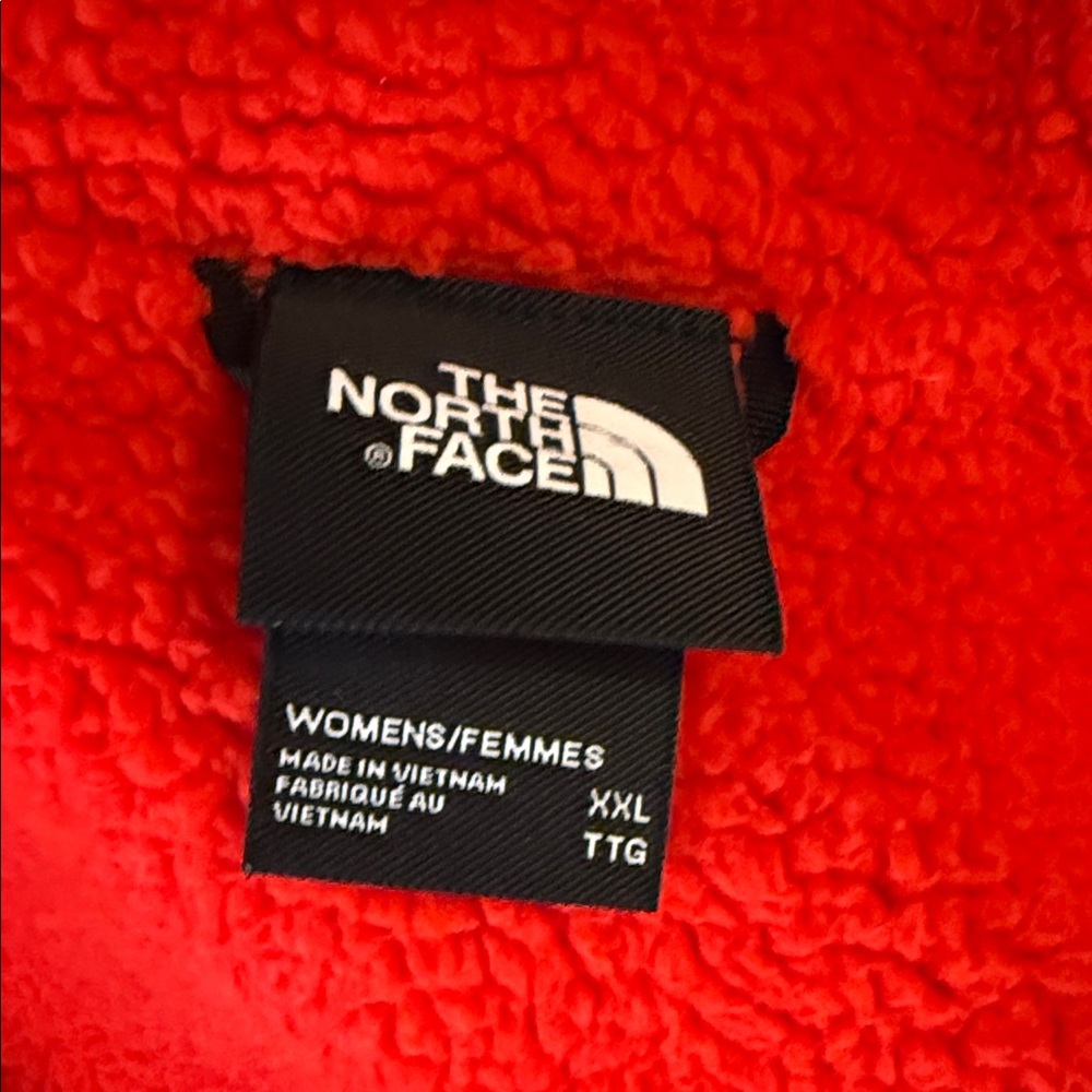 The North Face Fiery Red Quilted Jacket - Picture 5 of 5